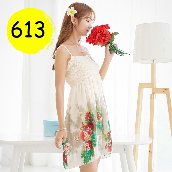 Οι γυναίκες φορέματα μοντέρνα παραλία το καλοκαίρι σε διάφορα κορυφαία μοντέλα