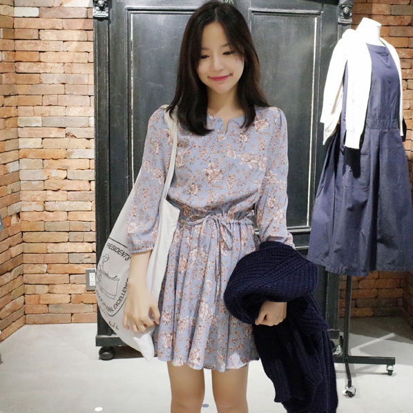 Κυρίες μοντέρνο και άνετο φόρεμα