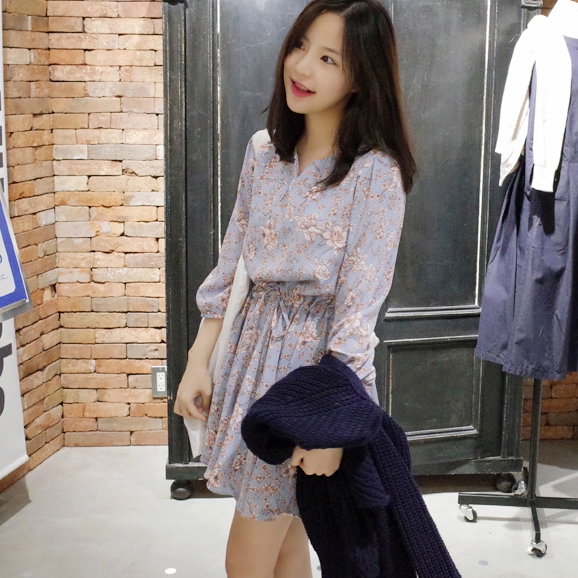 Κυρίες μοντέρνο και άνετο φόρεμα