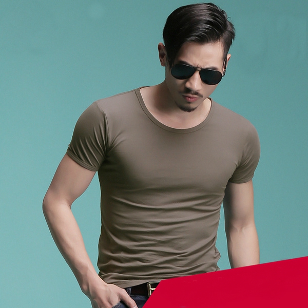 Πουκάμισο των ανδρών σε πολλά διαφορετικά χρώματα