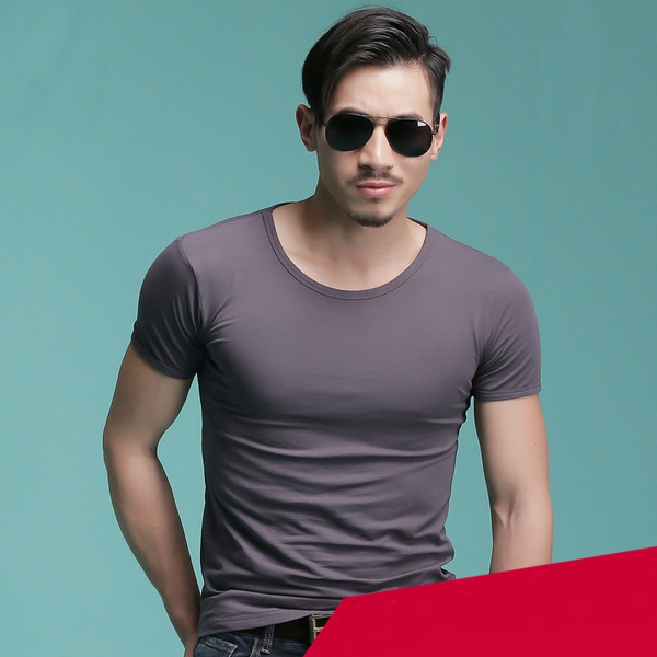 Πουκάμισο των ανδρών σε πολλά διαφορετικά χρώματα