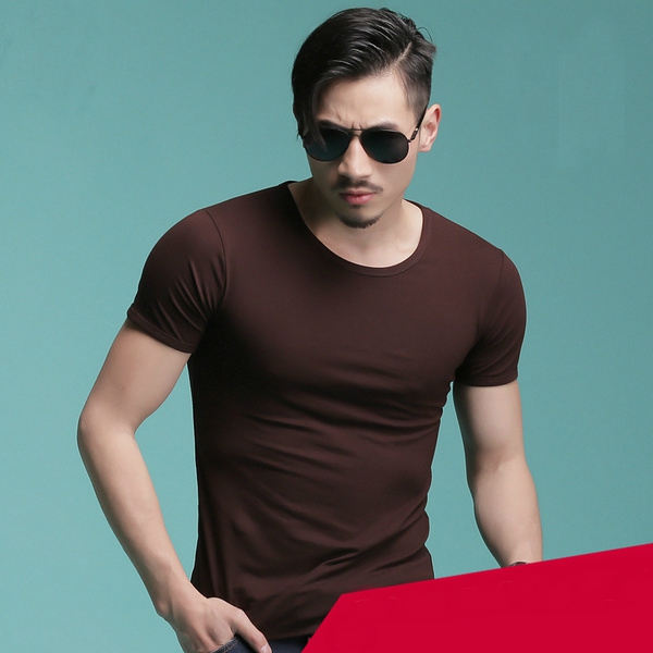 Πουκάμισο των ανδρών σε πολλά διαφορετικά χρώματα