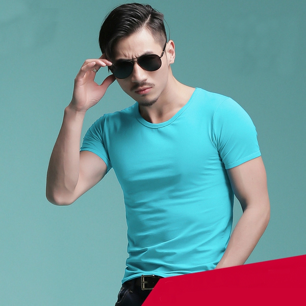 Πουκάμισο των ανδρών σε πολλά διαφορετικά χρώματα