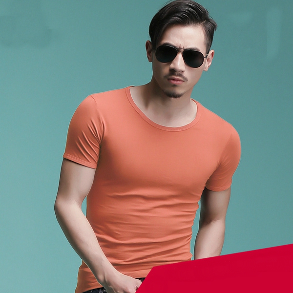 Πουκάμισο των ανδρών σε πολλά διαφορετικά χρώματα