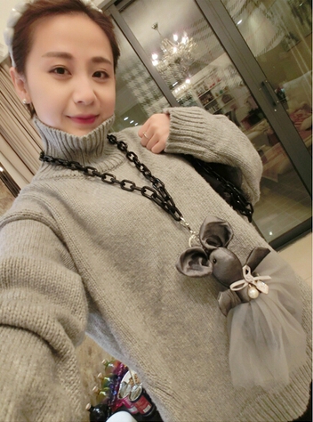 Модерни дамски огърлици в различни разцветки и модели 