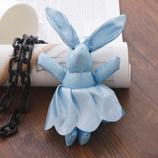 Модерни дамски огърлици в различни разцветки и модели 