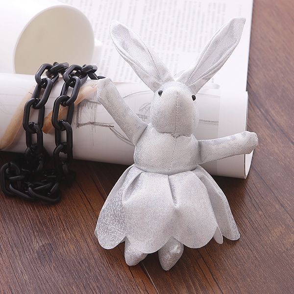 Модерни дамски огърлици в различни разцветки и модели 