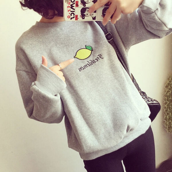 Дамски спортен пуловер в различни цветове и модели