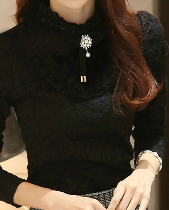 Стилна дамска блуза с дантела