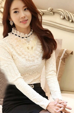 Стилна дамска блуза с дантела