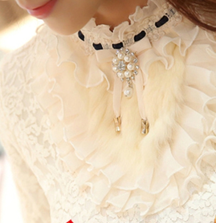 Стилна дамска блуза с дантела