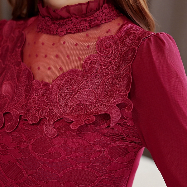 Дамска блуза с дантела