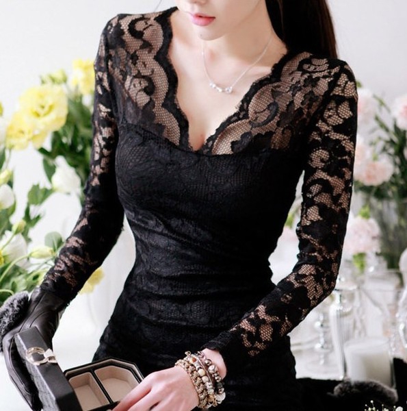 Дамска черна рокля с дантелен дълъг ръкав