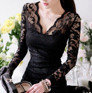 Дамска черна рокля с дантелен дълъг ръкав