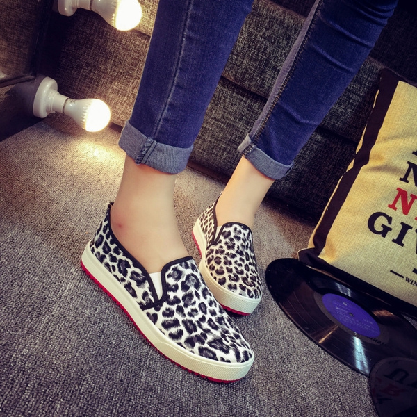 Γυναικεία  παπούτσια με εκτύπωση σε διάφορα χρώματα