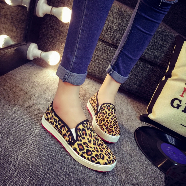 Γυναικεία  παπούτσια με εκτύπωση σε διάφορα χρώματα