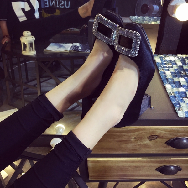 Модни дамски обувки