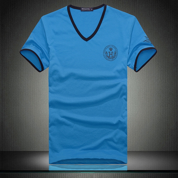 Много различни модели мъжки тениски