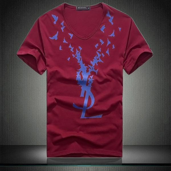 Много различни модели мъжки тениски