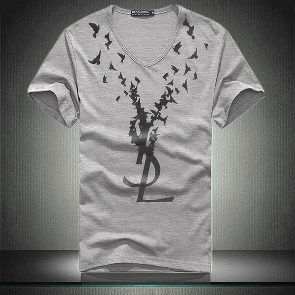 Много различни модели мъжки тениски