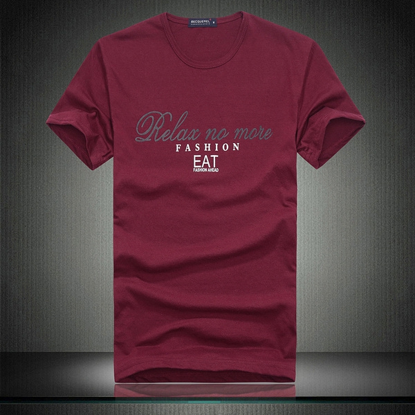 Много различни модели мъжки тениски