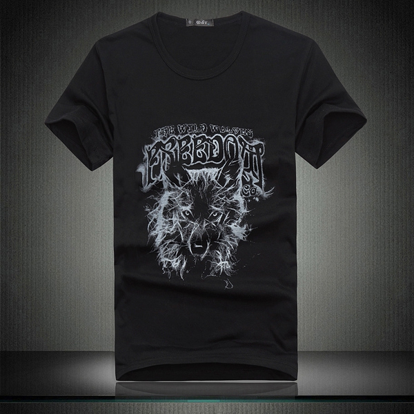 Много различни модели мъжки тениски