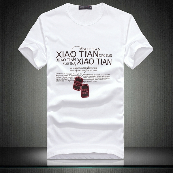 Много различни модели мъжки тениски