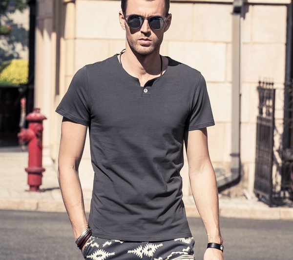 Модерна мъжка тениска в различни цветове