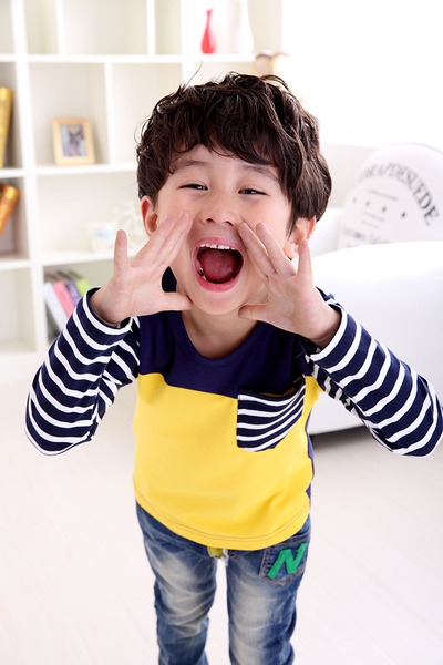 Модерна детска блуза за момченца с джоб отпред