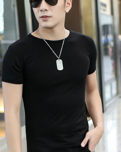 Мъжки тениски в няколко различни цвята