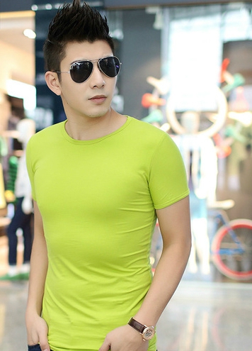 Мъжки тениски в няколко различни цвята
