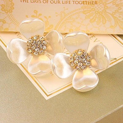 Най различен избор от дамски обеци