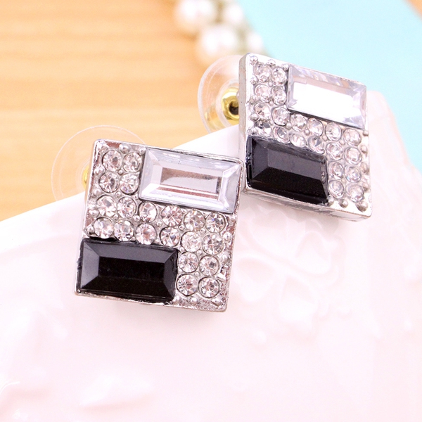 Най различен избор от дамски обеци