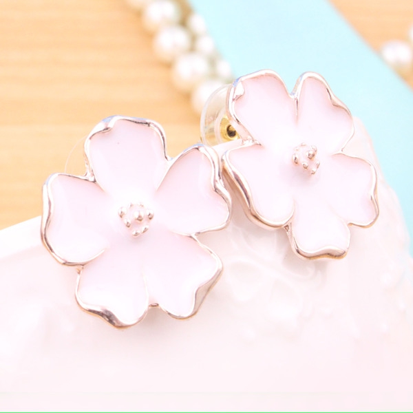 Най различен избор от дамски обеци