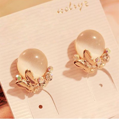 Най различен избор от дамски обеци