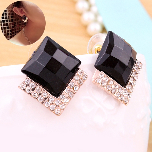 Най различен избор от дамски обеци