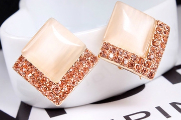 Модерни Дамски Обеци