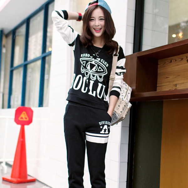 Модерен дамски спортен екип - 2 модела