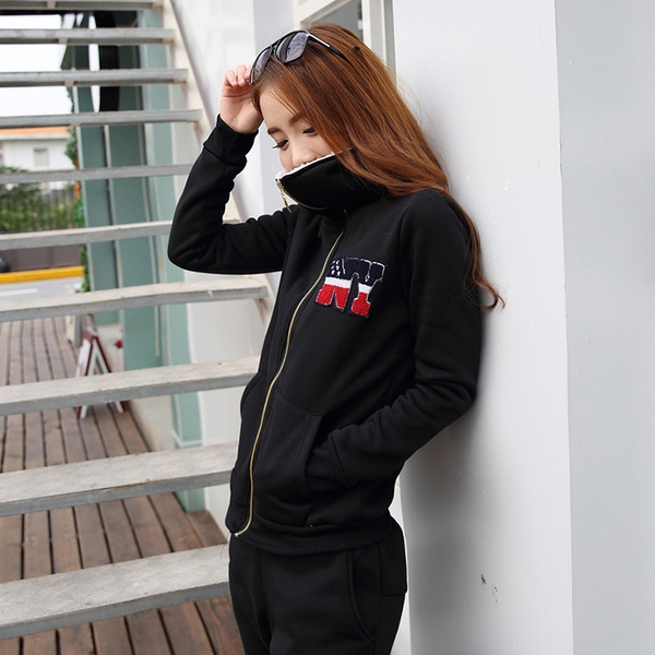 Γυναικεία αθλητικά ρούχα σε ροζ, γκρι και μαύρο χρώμα