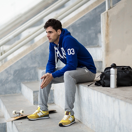 Мъжки спортен екип подходящ за джогинг 