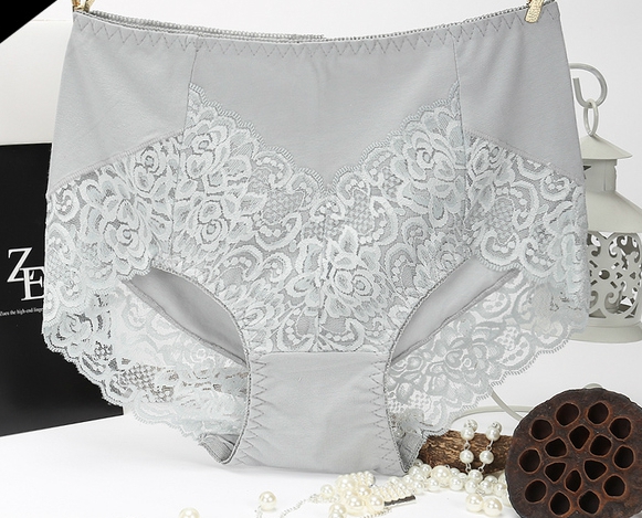 Γυναικεία  δαντελωτές  εσώρουχα σε διάφορα χρώματα - κόκκινο, μωβ, μπλε - κορυφαία μοντέλα