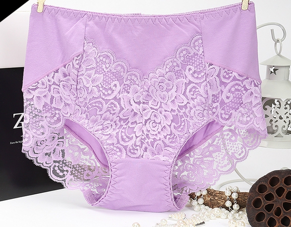 Γυναικεία  δαντελωτές  εσώρουχα σε διάφορα χρώματα - κόκκινο, μωβ, μπλε - κορυφαία μοντέλα