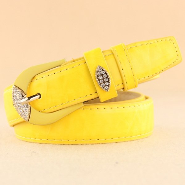 Различни модели топ дамски колани в различни цветове от изкуствена кожа