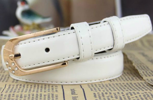 Различни модели топ дамски колани в различни цветове от изкуствена кожа