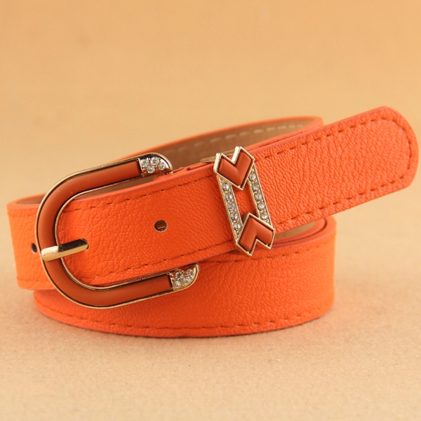 Различни модели топ дамски колани в различни цветове от изкуствена кожа