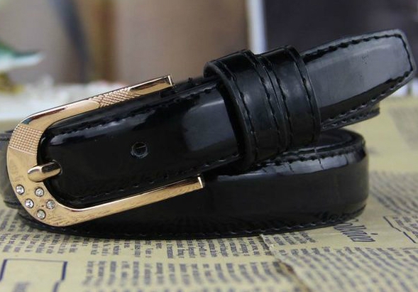 Различни модели топ дамски колани в различни цветове от изкуствена кожа