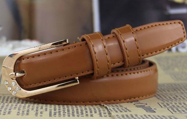 Различни модели топ дамски колани в различни цветове от изкуствена кожа