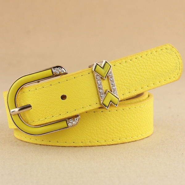 Различни модели топ дамски колани в различни цветове от изкуствена кожа