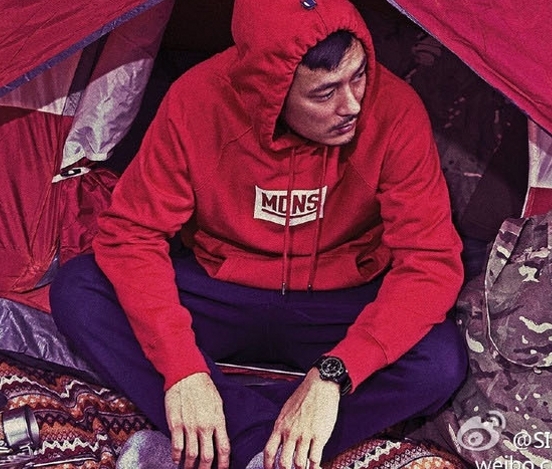 Цветни плътни мъжки суичъри стил ърбън - 9 модела 