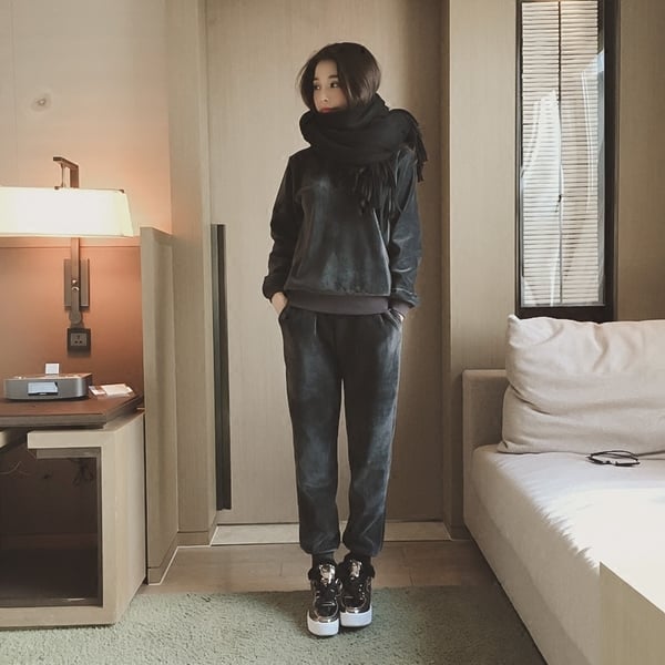 Дамско спортно облекло -сиво, черно 